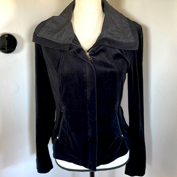 Elie Tahari Jackets & Blazers - ELIE TAHARI velvet plush jacket blazer